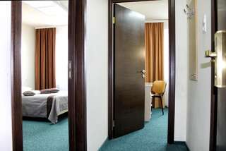 Отель IT Time Hotel Минск Трехместный номер - Доступ для гостей с ограниченными физическими возможностями-7